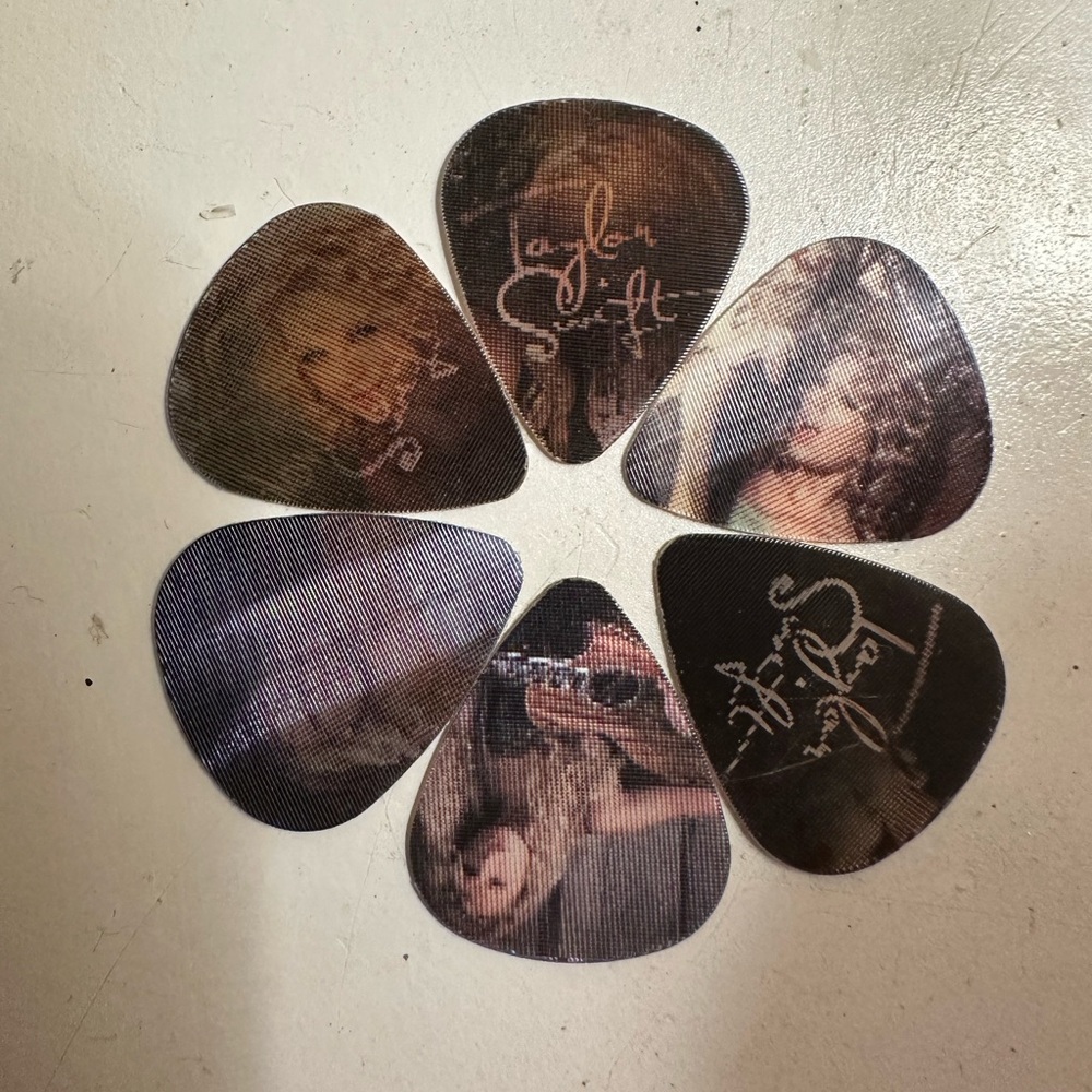 Taylor swift debut album holographic guitar picks